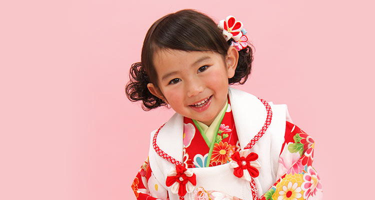 七五三撮影は前撮り(早撮り)や後撮りもOK!撮影に適した季節は?