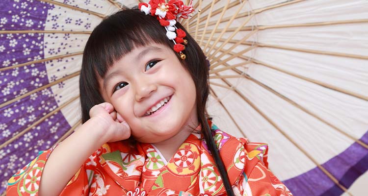 【3歳の七五三】女の子におすすめの衣装や髪型は?人気のスタイルを徹底解説