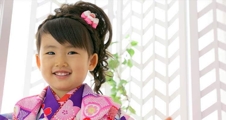 3歳の七五三|髪型アレンジは自宅でする?プロにお願いする?