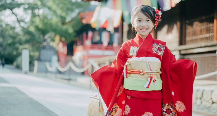 7歳の七五三を徹底解説!着物選びやヘアメイクの基本もばっちり!