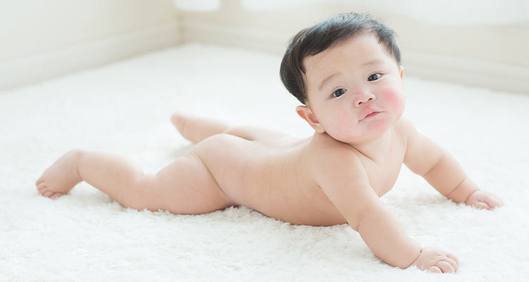 【ハーフバースデー】おしりアートにチャレンジ!キュートな写真を残そう