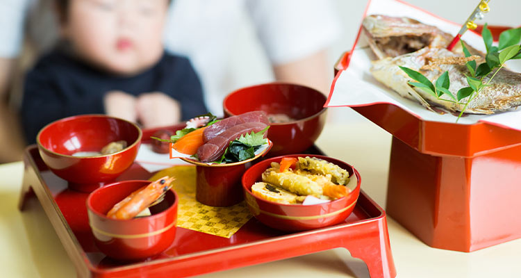 お食い初めは「いつまで」に「何を」準備する?|スケジュールをチェック