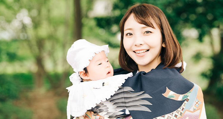 お宮参りの服装の特徴【母親・祖母】