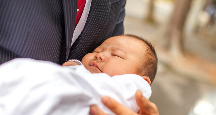 お宮参りにふさわしいお父さんの服装は?