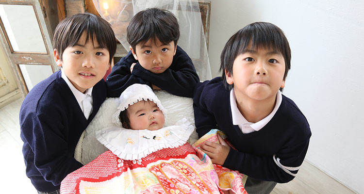 お宮参りできょうだいの服装はどうする?選び方やポイントをチェック
