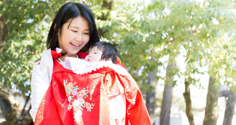 【洋装でのお宮参り】選び方のポイントやお母さんの服装例を紹介!