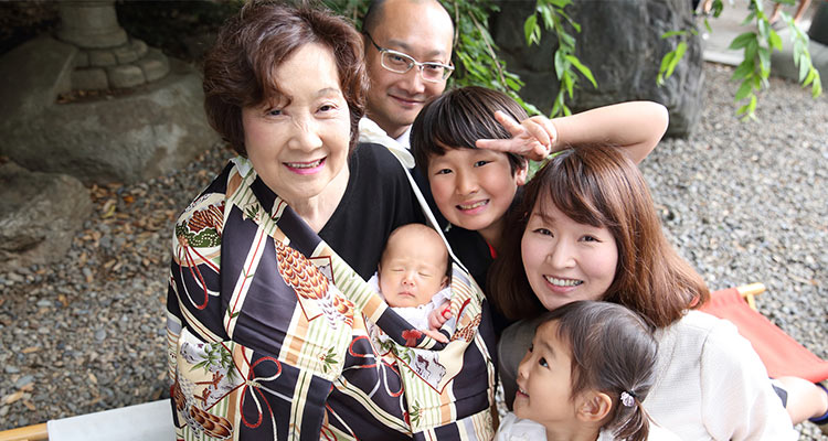 お宮参りの食事会での挨拶は誰がする?