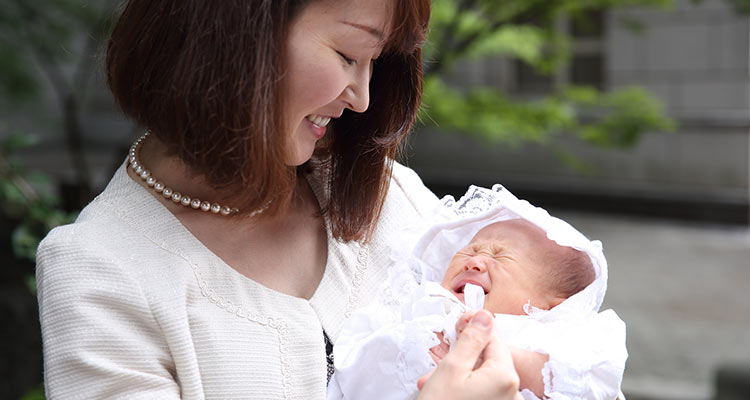 お宮参りの記念写真|何を着る?お母さんの服装マナーとコーディネート例