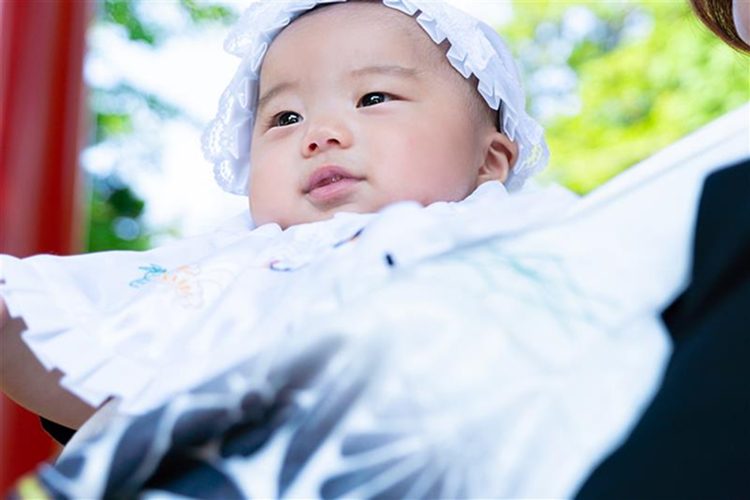 お宮参りの服装:赤ちゃんと両親・祖父母の服装マナー